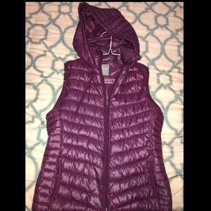 💜 Old Navy Active Puffer Vest